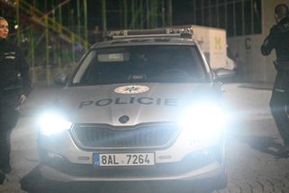 Policisté na Strahově se bavili driftováním. Zábava na sněhu bude mít tvrdou dohru